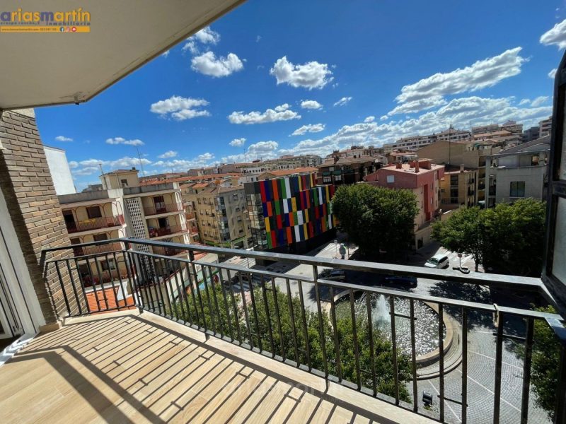 Piso de 4 habitaciones en alquiler en San Bernardo, Salamanca en San Bernardo · Carmelitas · Campus