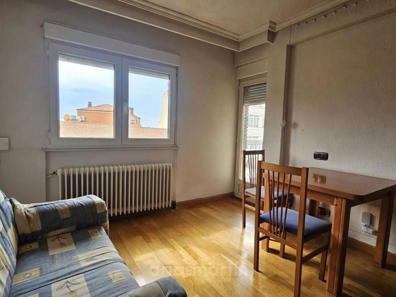 Piso de 4 habitaciones en alquiler en San Bernardo, 134 m² en San Bernardo · Carmelitas · Campus, Salamanca
