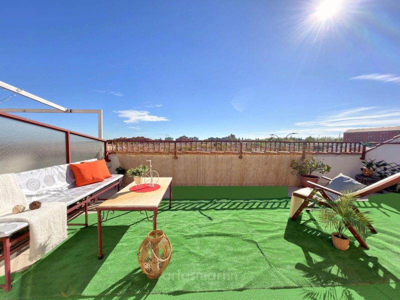 Ático con terraza, vistas a la catedral y plaza de garaje cerrada en Teso de la Feria, Salamanca